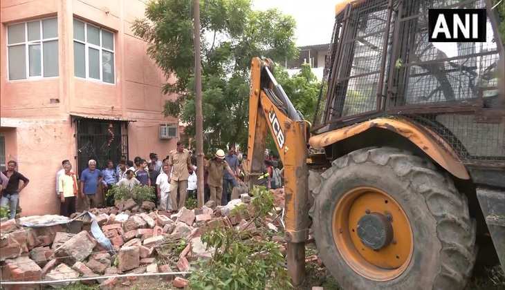 Noida News: नोएडा के सेक्टर-21 में दीवार गिरने से चार की मौत और 9 घायल, CM योगी ने जताया दुख