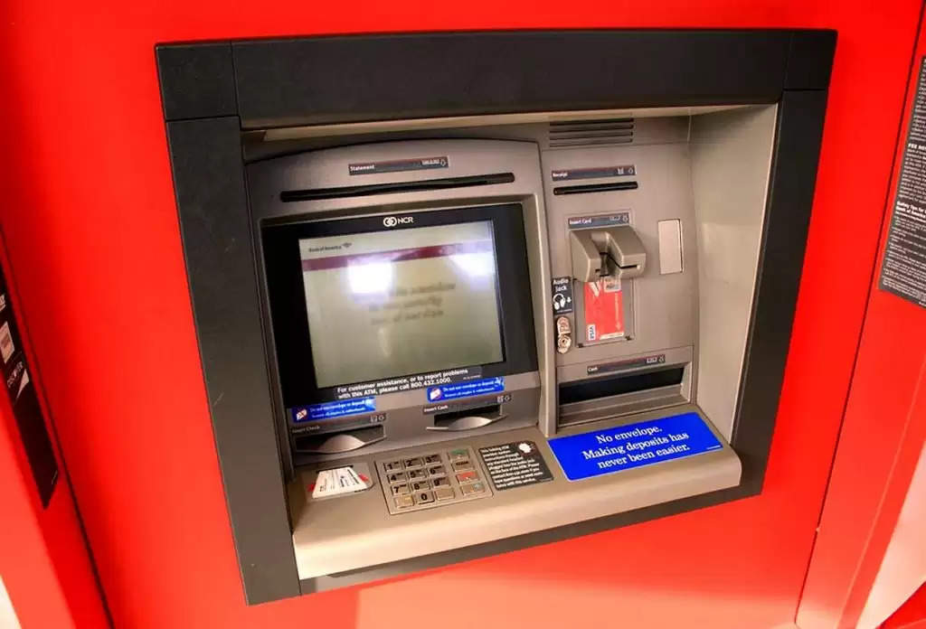 लिमिट पार होने पर बैंक लेगा 21 रूपए चार्ज, जानें अपने ATM कार्ड से कैश निकालने की लिमिट?