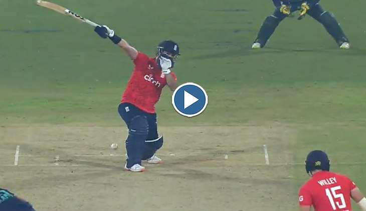 पाकिस्तान के डेब्यूटेंट ने घातक गेंदबाजी से उड़ाया गर्दा, एक-एक रन के लिए तरस गए अली, देखें वीडियो