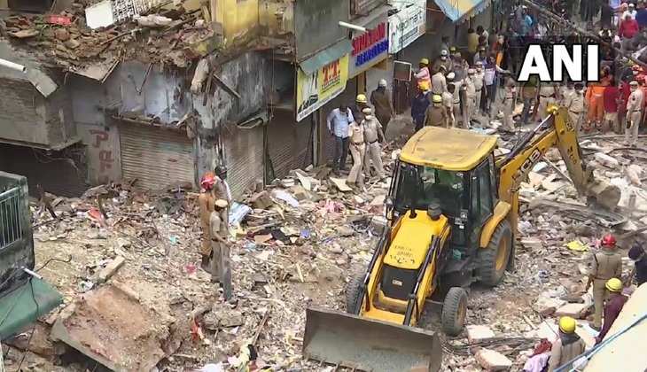 Delhi: दिल्ली के सब्जी मंडी इलाके में चार मंजिला इमारत गिरी, दो बच्चों की मौत, CM ने जताया दुख