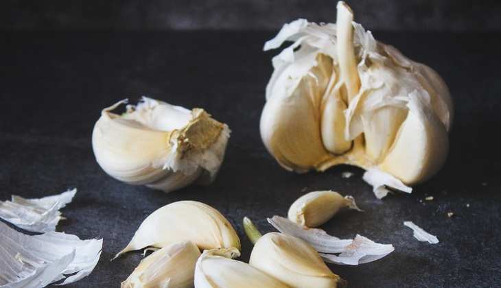 Side effects of Garlic: लहसुन खाने से पहले जान लें इसके नुकसान भी