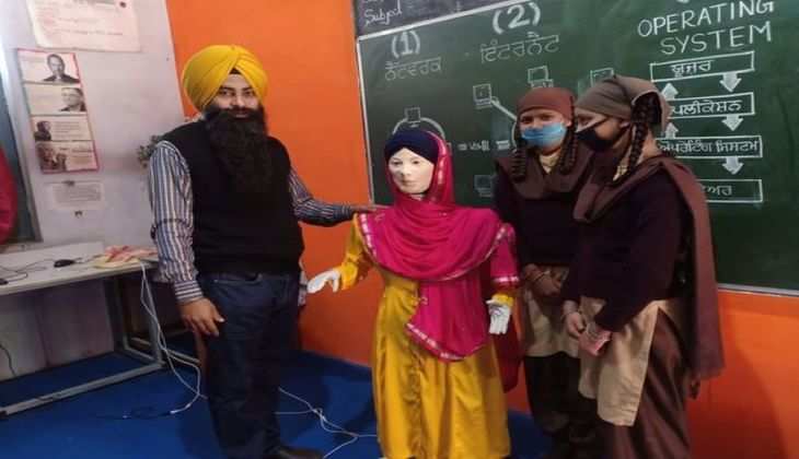 Punjabi robot: सरकारी टीचर ने पंजाबी बोलने वाला समझने वाला बनाया रोबोट, जानें यहां