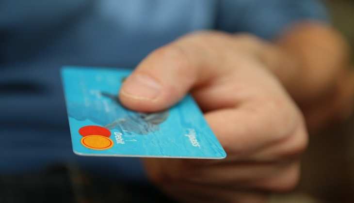 Credit Card Tips: क्या आप भी क्रेडिट कार्ड से करते हैं पैसों का लेन-देन? तो हो जाएं सतर्क!