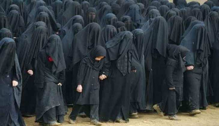 कट्टरपंथी: तालिबान को स्त्रियां समझ नहीं आतीं, ईरान में पर्दे पर लड़के-लड़की को 'टच' करते भी नहीं दिखा सकते