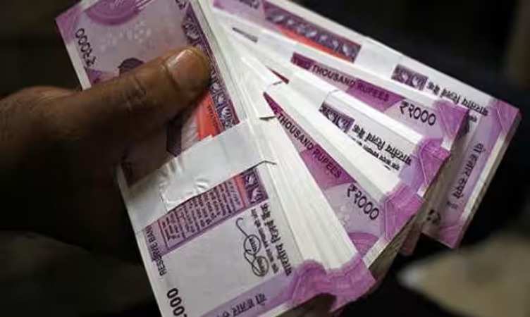 2000 Rupee Note Exchange: दो हजार के 50 फीसदी नोट बैंकों में वापस, 1000 रुपये के नोट को लेकर ये बाले RBI गवर्नर