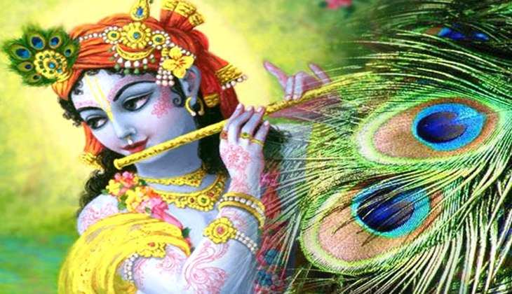 Shri Krishna: तो इसलिए कान्हा ने अपने सिर पर धारण किया है मोर का पंख, देते हैं ये संदेश! जानिए क्या है इसके पीछे का कारण...