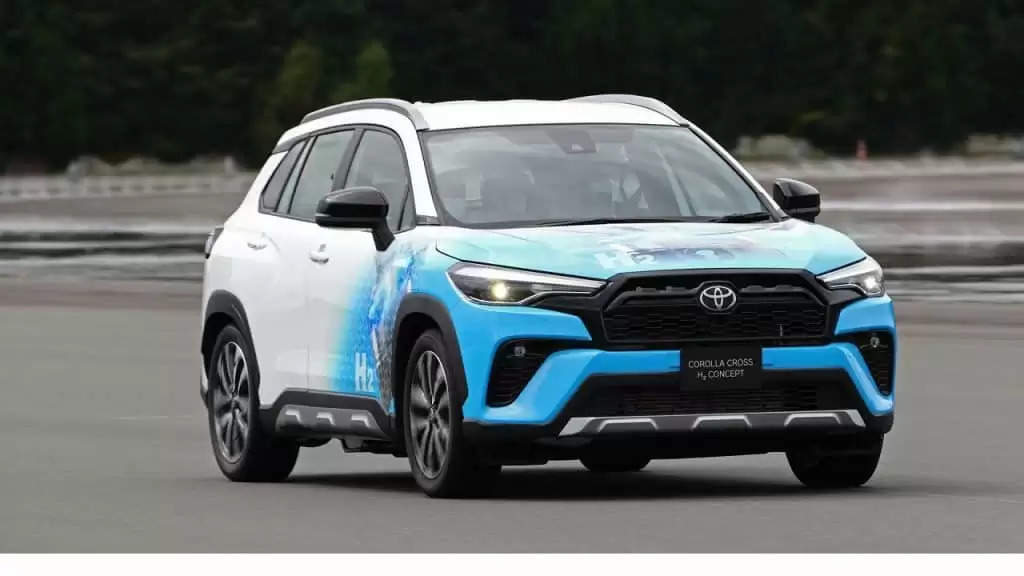 Toyota ने अपनी बेहद ही जबरदस्त कार को Auto Expo 2023 में किया पेश, गजब के लुक के साथ खासियत जान उड़ जाएंगे होश