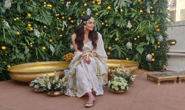 Karishma Tanna की शादी की रस्में शुरू, हल्दी सेरेमनी की तस्वीरें हुईं वायरल