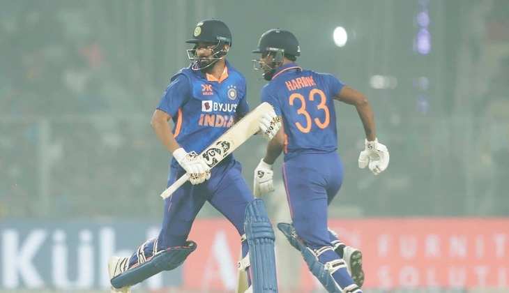IND vs SL 2nd ODI: कोहली के बोल्ड होने के बाद राहुल-हार्दिक ने टीम को बचाया, जीत है अब कुछ कदम दूर