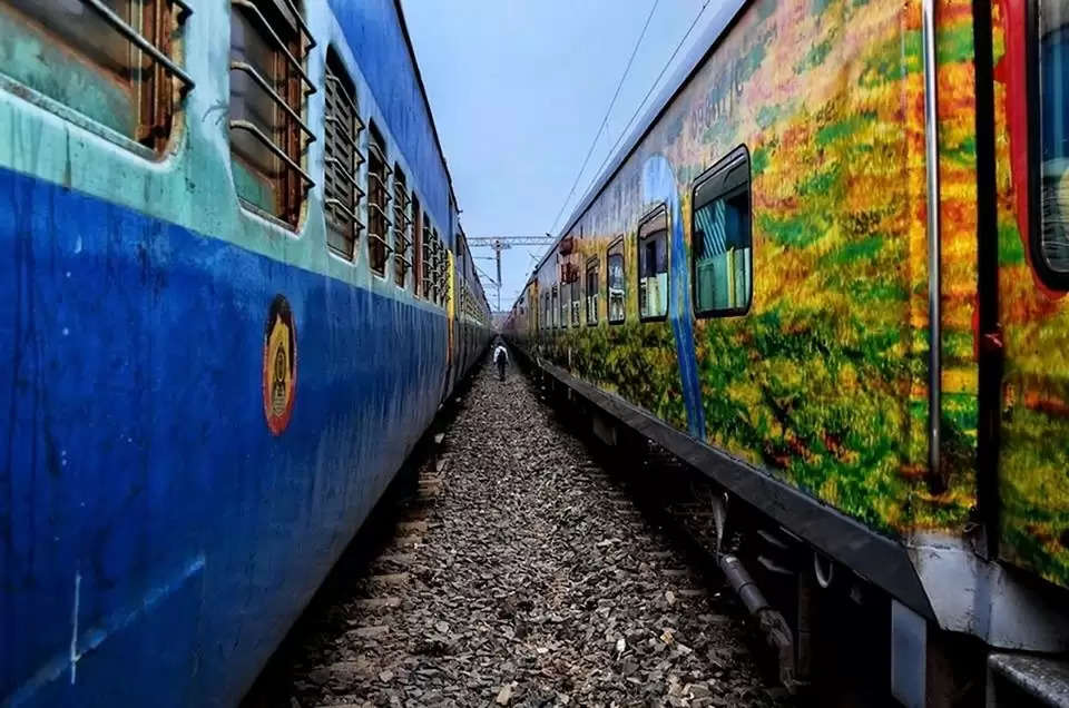 Indian Railways: यात्रा करते समय फ्री में कितना सामान ले जा सकते हैं साथ, जानें नियम, वरना देना पड़ेगा जुर्माना