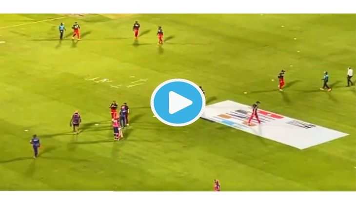 Video TATA IPL 2022: इस गेंदबाज ने छक्का लगने के बाद मैदान पर खोया आपा, देखें इस झड़प का वीडियो
