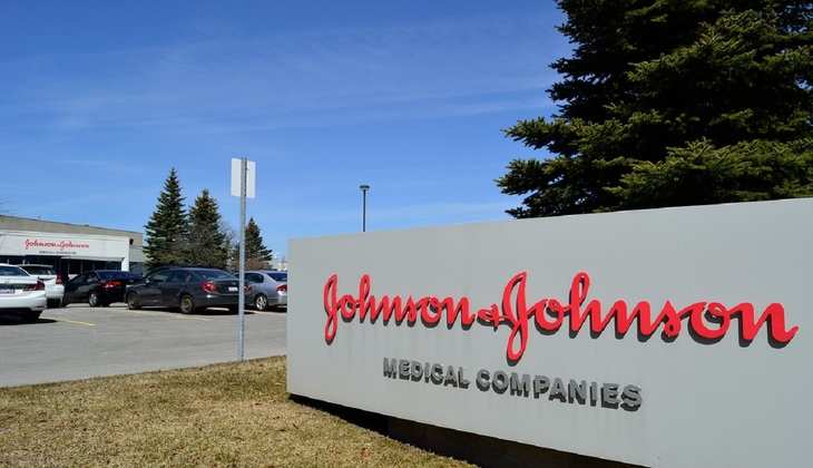 Johnson & Johnson की सनस्क्रीन देती है कैंसर को जन्म! कंपनी ने बाजार से वापस मंगाए प्रोडक्ट