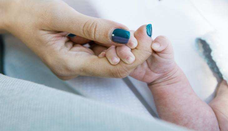 कोरोना जांच में निगेटिव महिला ने पॉजिटिव बच्ची को दिया जन्म, डॉक्टर भी हैरान