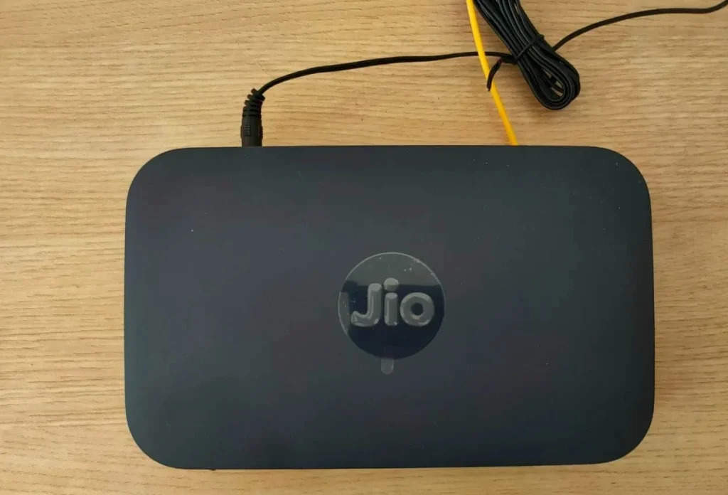 Jio Fiber Connection: ताबड़तोड़ इंटरनेट कनेक्शन के लिए घर में लगवाएं जियो फाइबर, जानें फीचर्स