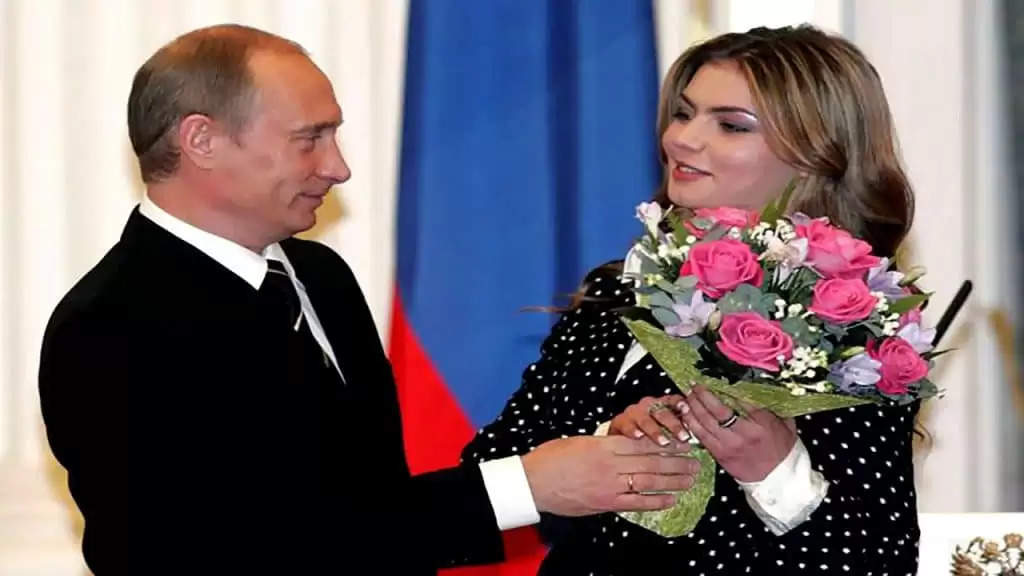 Vladimir Putin इस आलिशान बंगले में अपनी गर्लफ्रेंड के साथ गुजारते हैं हसीन पल, जानें कैसा है ये महल