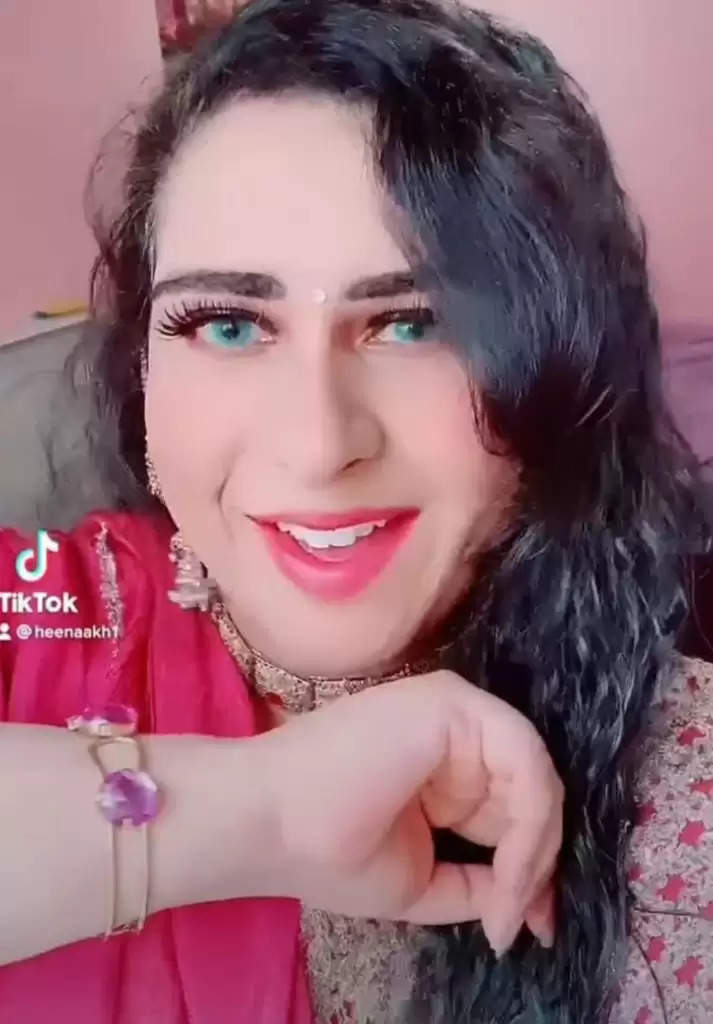Viral Video: पाकिस्तान की ये हसीना हूबहू लगती है 'करिश्मा कपूर' के जैसी, Video देख आप भी खा जाएंगे धोखा