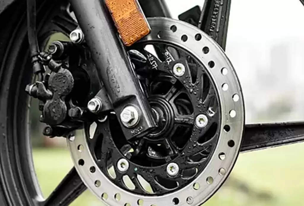Disc Brake Holes: बाइक में डिस्क ब्रेक का क्यों बढ़ रहा क्रेज? जानें इसका राज़