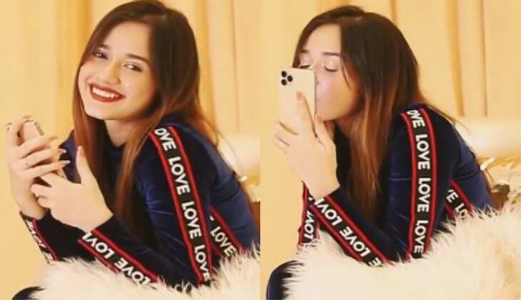 Jannat Zubair ने फोन पर 'Kiss' कर बनाया सस्पेंस, फिर बताया किसे दिया इतना प्यार