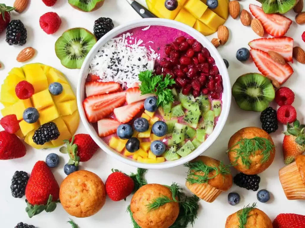 Health Tips: अगर खाते हैं टिफिन में रखें हुए कटे फल तो इन भयंकर बीमारियों को खुद न्यौता दे चुके हैं आप...