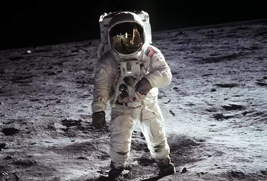 Nasa प्रमुख ने चंद्रमा पर अगले मानव को रखने के लिए चीन के साथ दौड़ की भविष्यवाणी की