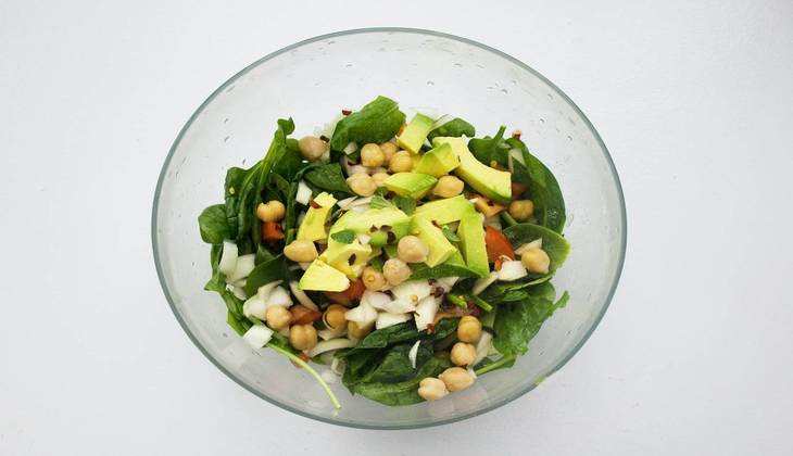 <strong>Chickpea Spinach Salad Recipe: </strong><strong>सेहत का खजाना है ये सलाद, ब्रेकफास्ट में दिल हो जाएगा खुश</strong><strong></strong>