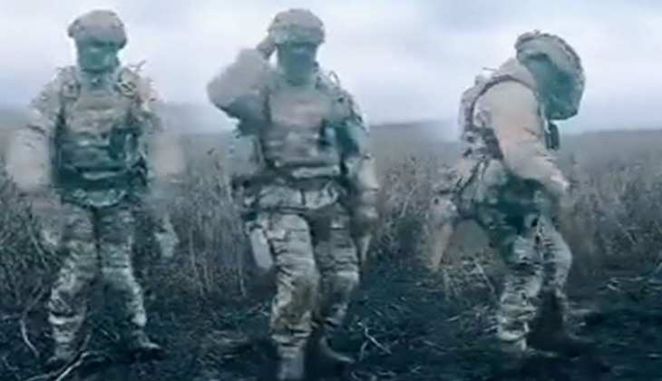 Viral Video: यूक्रेनी सैनिक के घर वालों को लगा वह मर गए फिर जवान ने बनाया डांस करते हुए वीडियो