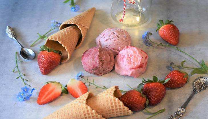 <strong>Strawberry Marble Ice Cream:</strong> सिर्फ दस मिनट में बना लें स्ट्रॉबेरी मार्बल आइस क्रीम, ना गैस की जरूरत पड़ेगी ना ही ज्यादा सामान लगेगा