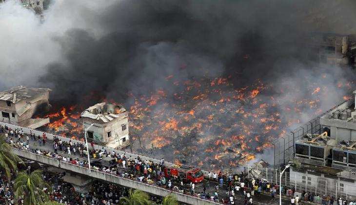 Bangladesh Market Fire: आग से 3 हजार दुकाने जलकर हुई खाक, आर्मी के साथ फायर ब्रिगेड की 47 यूनिट मौके पर मौजूद