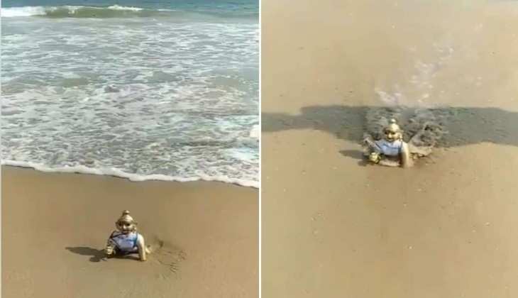 Laddu Gopal Viral Video: लहरो के बीच तैर रहें है लड्डू गोपाल,देखिए ये वीडियो
