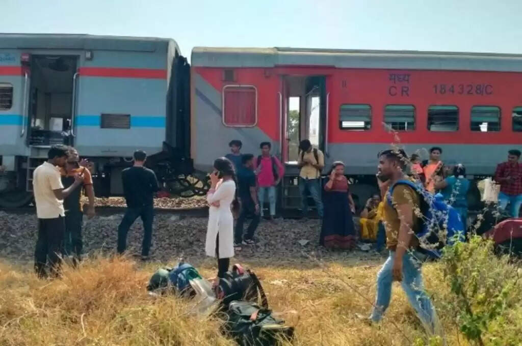 Train Coaches Colour: लाल, हरे और नीले रंग के ही क्यों होते हैं ट्रेन के डिब्बे, जानें रोचक कारण
