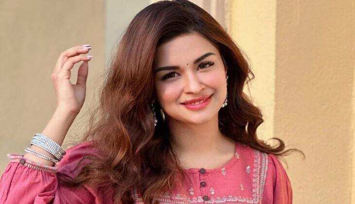 Avneet Kaur ने कुर्ती पहन देसी लुक से लूटा फैंस का दिल, तस्वीरें देख आपका भी दिल हो जाएगा बाग-बाग