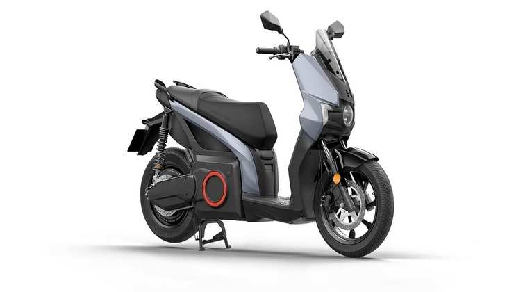 Electric Scooter: जबरदस्त फीचर्स के साथ पेश हुआ ये इलेक्ट्रिक स्कूटर, सिंगल चार्ज पर दौड़ेगा 172KM, जानें कीमत