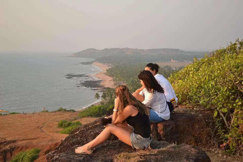 Goa Travel: बागा और कलंगूट बीच की भीड़भाड़ से दूर, घूम आएं गोवा की सबसे पीसफुल जगहें