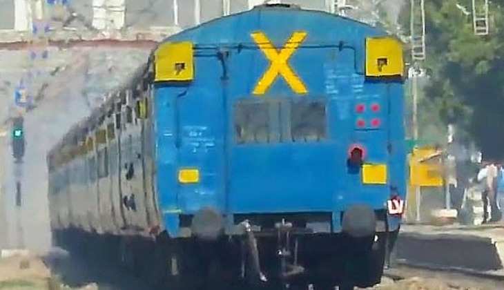 Indian Railway: ट्रेन के आखिरी डिब्बे के पीछे  क्यों बना होता है 'X'? जानिए इसका असली मतलब