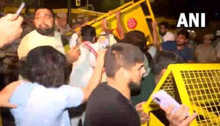 Delhi: जंतर-मंतर पर प्रदर्शन कर रहे पहलवानों व दिल्ली पुलिस के बीच हुई झड़प, एक का फूटा सिर