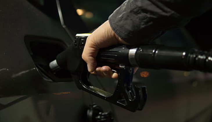 Petrol Diesel Prices On May 05: 105 रुपये प्रति लीटर के हिसाब से "अहमदाबाद" में सबसे सस्ते रेट पर मिल रहा है पेट्रोल