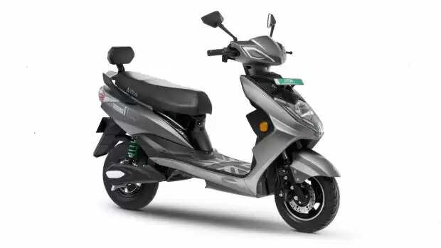 इस electric scooter ने मार्केट में मचाया तहलका, बेहद कम कीमत में मिल रहे हैं धांसू फीचर्स, अभी जानें डिटेल्स