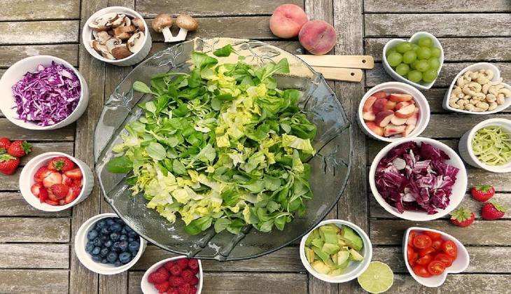 Fruit Salad Recipe: विटामिन सी से भरपूर है ये सलाद, बीमारियों से रहना है दूर तो रोजाना खा लें भरपूर