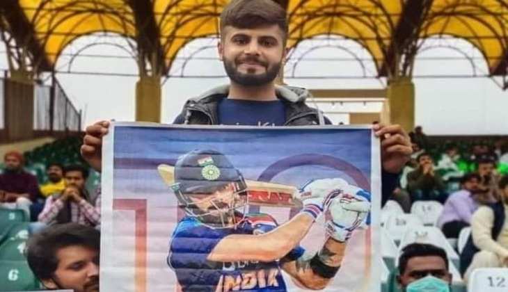 Cricket News In Hindi: पाकिस्तान में Virat Kohli का 'जबरा फैन'- लहरा दिया कोहली का पोस्टर