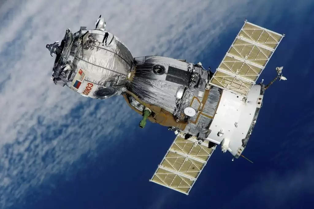 Satellite लॉन्च करने की होड़ में कानूनी पचड़े में उलझा SpaceX