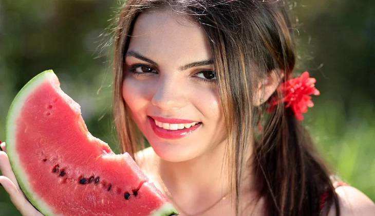 Water Melon Facial: घर बैठे करें ये बेहद सस्ता फेशियल, चांद सा रौशन हो जाएगा आपका चेहरा