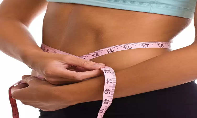 Weight Loss: जांघों की चर्बी के साथ बेली फैट कम करेगी ये एक्सरसाइज, जिम नहीं ऑफिस की दीवार पर ही करके घटाएं वजन