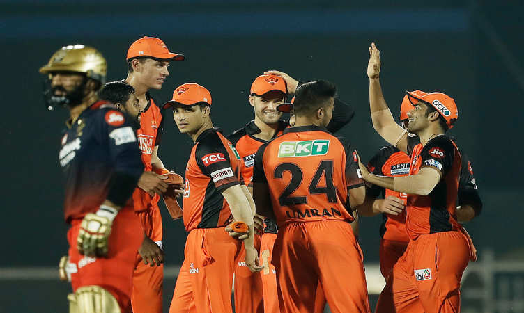 TATA IPL 2022, RCB vs SRH: हैदराबाद ने बैंगलोर को 8 ओवर में 9 विकेट से चटाई धूल, पूरे मैच में बेबस नजर आई आरसीबी