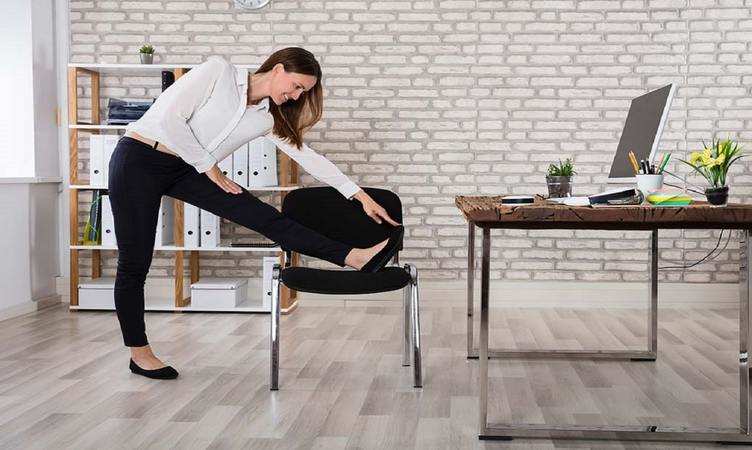 Health Tips: एक्टिव हैं तो ही फिट हैं, ऑफिस में सीट पर बैठे-बैठे भी कर सकते हैं ये व्यायाम