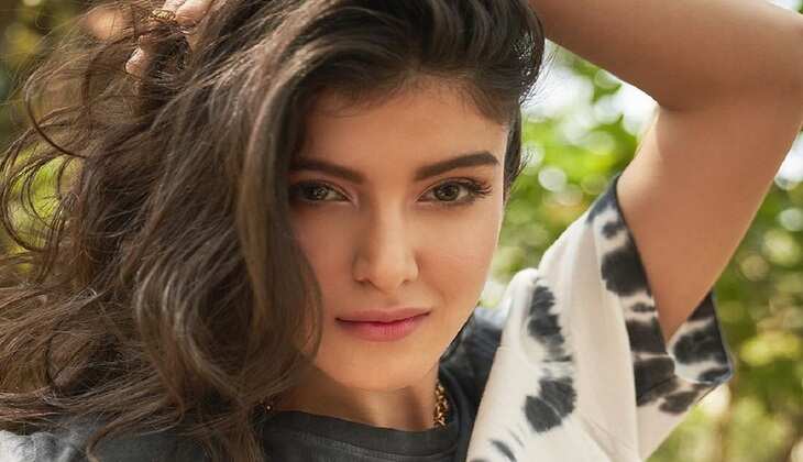 Shanaya Kapoor के डांस ने बढ़ाया सोशल मीडिया का पारा, देखें VIDEO