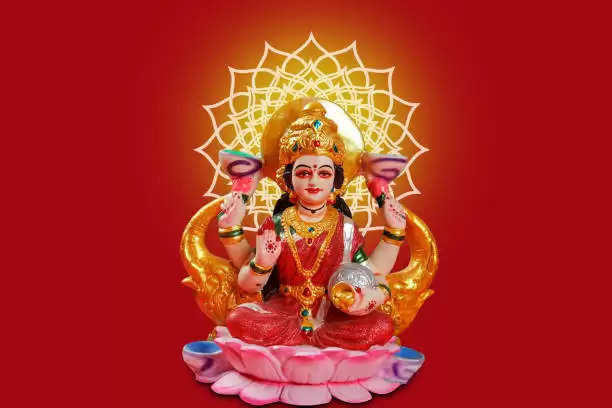 Goddess Laxmi Blessings: आपकी इन आदतों से सदा के लिए रुष्ठ हो सकती है देवी लक्ष्मी, आज ही त्यागें…