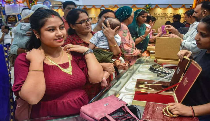 Aaj ka sone ka Bhav: दीपावली पर सोने और चांदी की खरीदी का अच्छा मौका! जानें आज के ताजा भाव