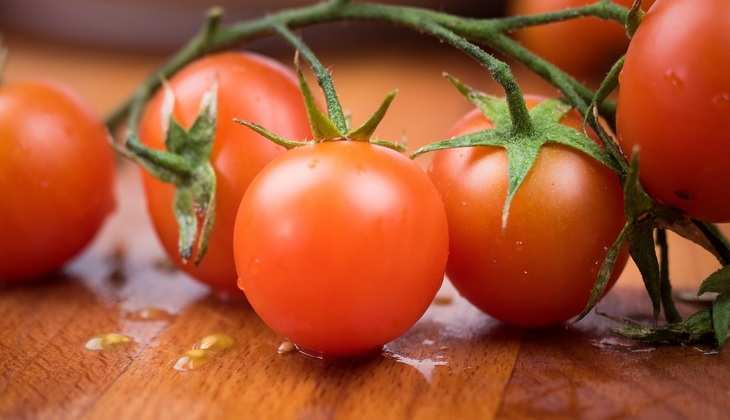 Side effects of Tomato: ज्यादा टमाटर खाने के हैं कई नुकसान, जानें यहां...