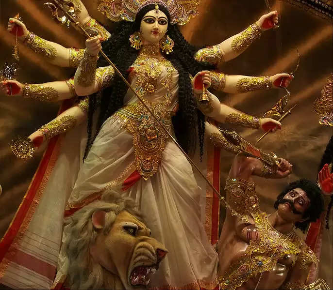 Durga Puja 2022: नवरात्रि के 6वें दिन से शुरू होती है दुर्गा पूजा, जानिए क्यों है बंगाल में इतनी प्रसिद्ध?
