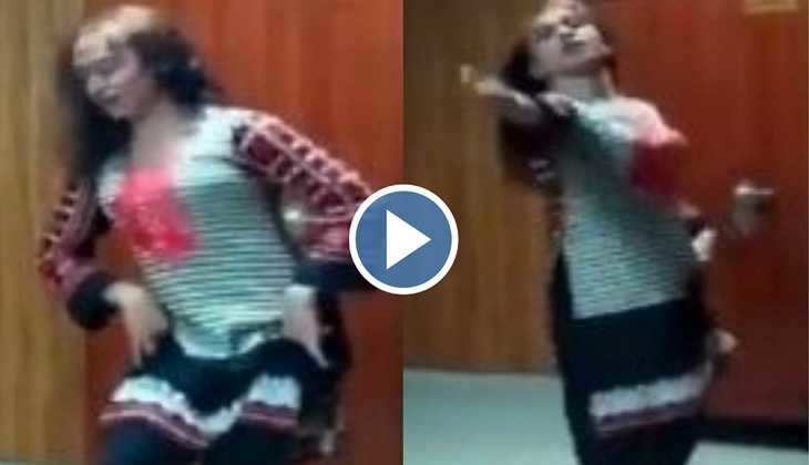 Pakistan: 'राशन चाहिए तो डांस करके दिखाओ', सरकारी दफ्तर में किन्नर से लगवाए ठुमके, देखिए Video